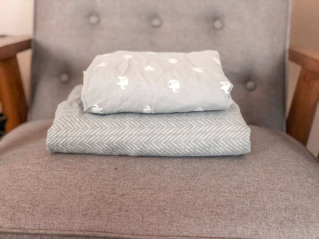 How to fold a fitted sheet